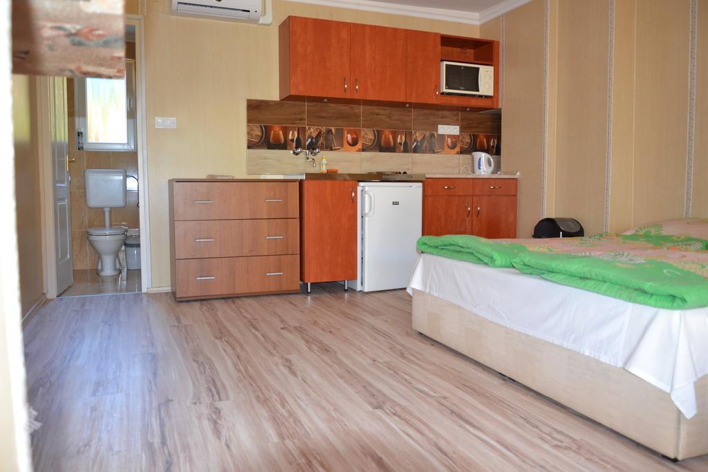 Ferenczi Apartament Hotel Hajdúszoboszló Buitenkant foto