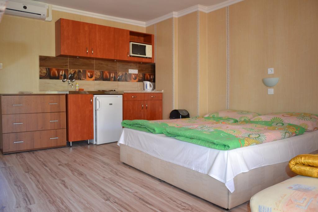 Ferenczi Apartament Hotel Hajdúszoboszló Buitenkant foto